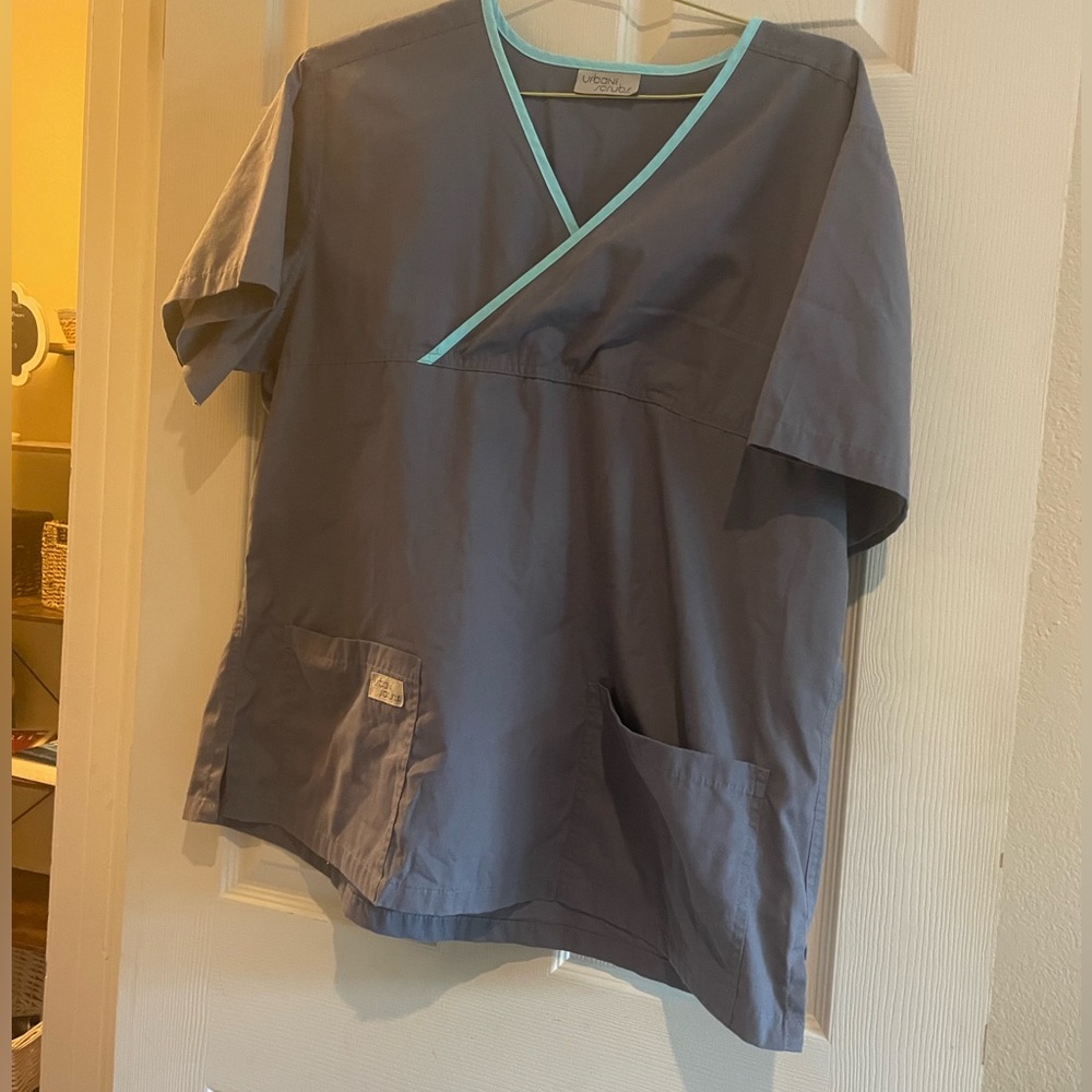 Women’s scrub top medium to large /gray nursing top